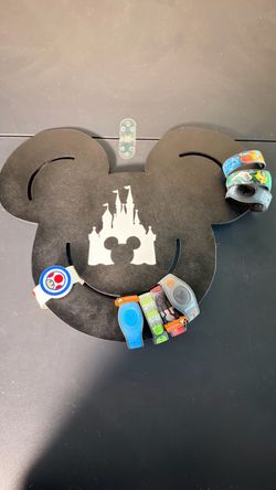 Disney MagicBand Display Collection – Star Wars, Grogu + Mickey Holder
