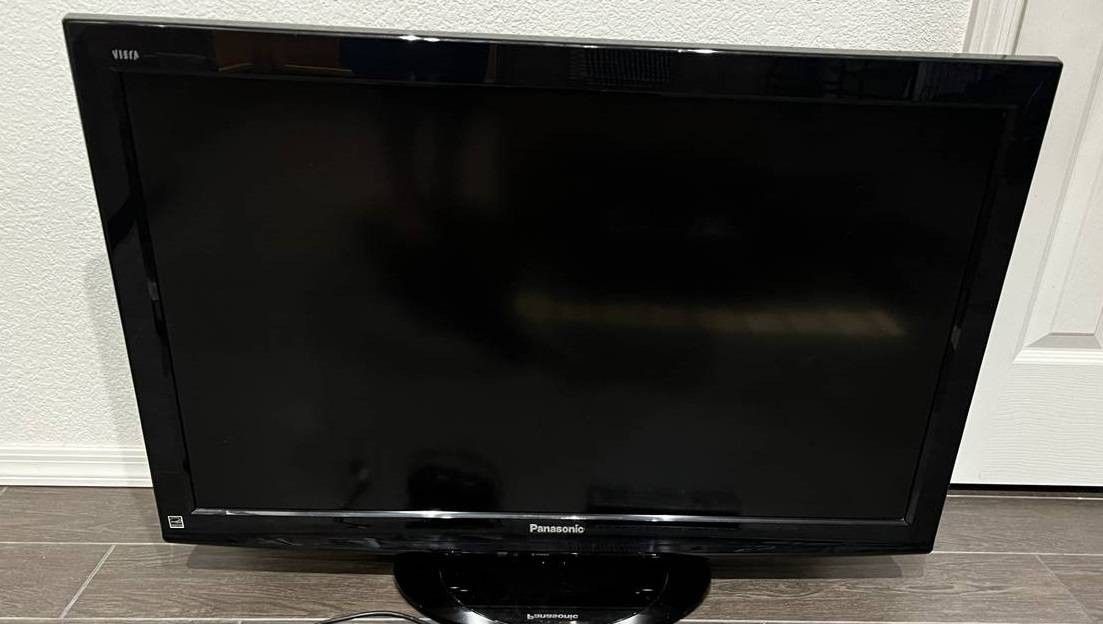 Panasonic 37-Inch LCD HDTV - Perfect 4 Spare Room/Office
