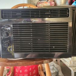 Midea 5,000 BTU Mechanical Window Air Conditioner