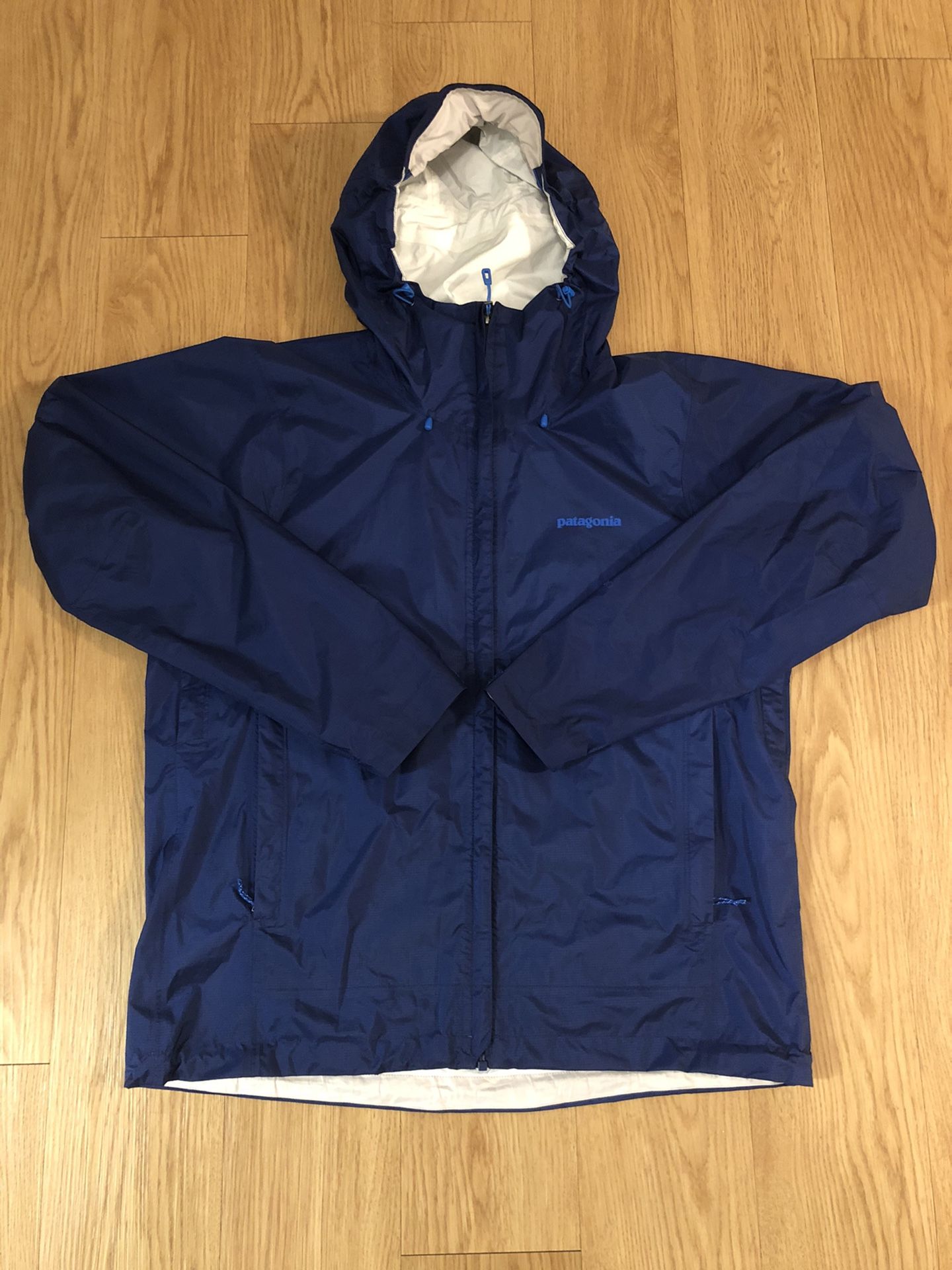 Patagonia: Men’s Torrentshell Rain Jacket (Large)