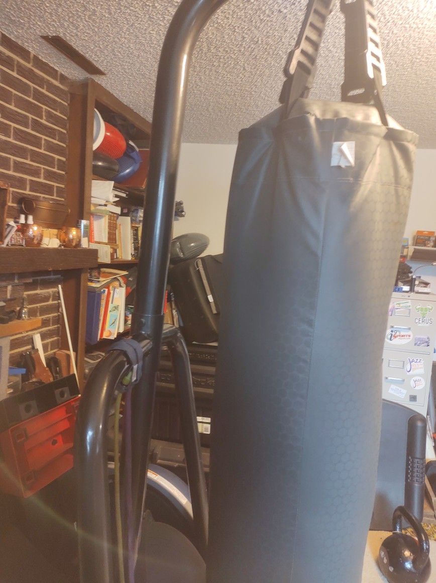 Like New UFC 120 Lb Oversized Mma Boxing Bag And Stand