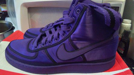 New with box Nike vandels supreme purple and black excellent condition size 11/1/2