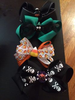 $4 each Halloween bow