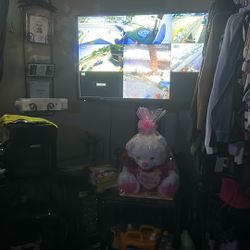 Vizio Smart Tv With Control And  Tv Stand For 250 