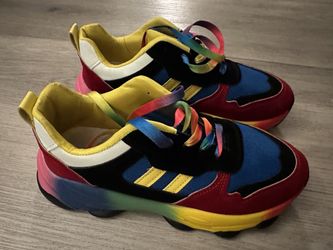 Woman Size 10 Fashion Sneakers Like New !
