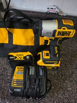 Drill  delwalt new 2 Baterry  20,V 5 AH original