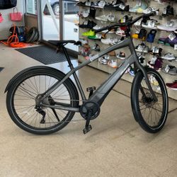 Specialized Hybrid Bike COMO