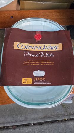 Vintage Corningware French White 2.5 qt. casserole dish with lid