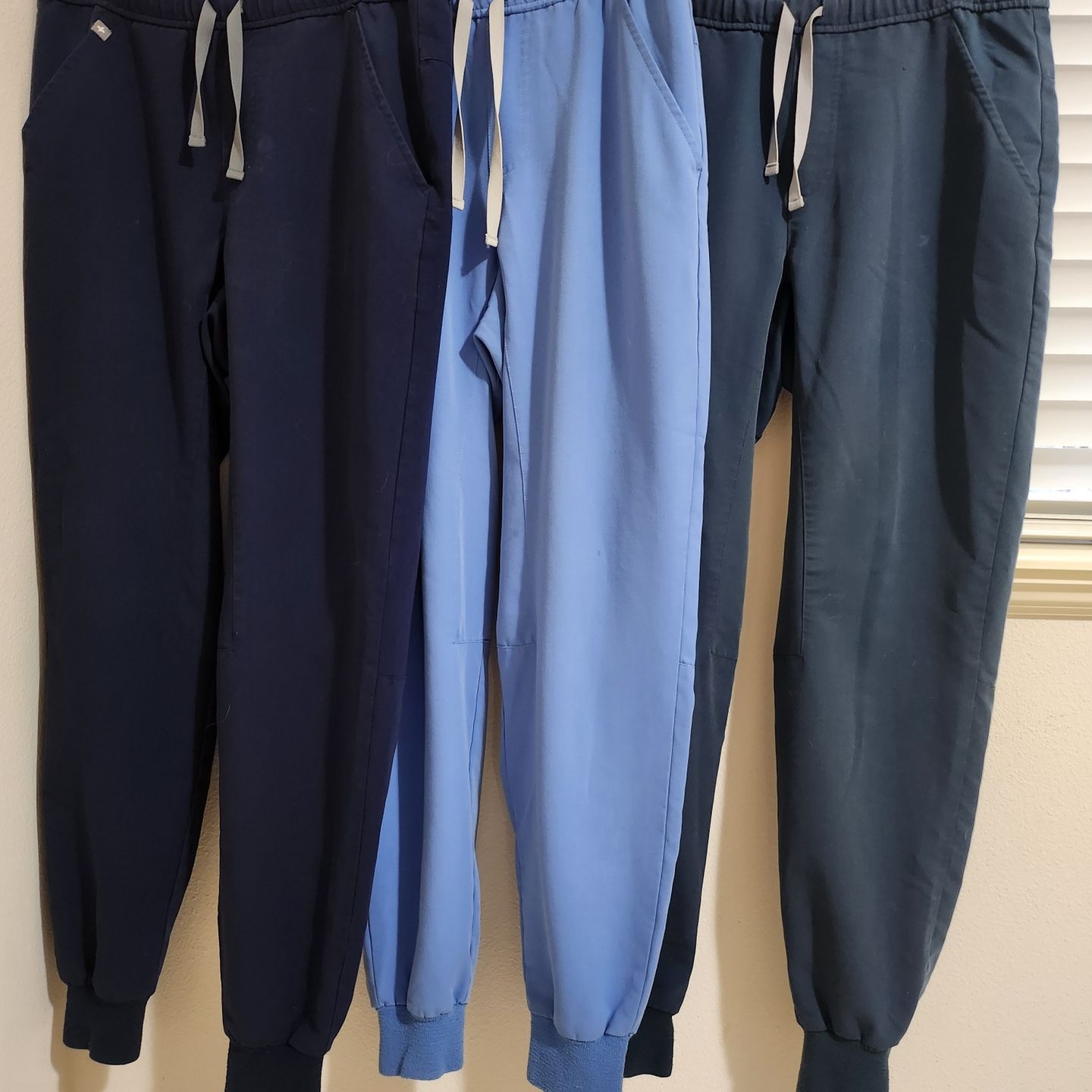 3 Men’s FIGS Tansen Jogger Scrub Pants - Size Small