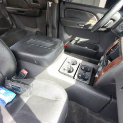 Chevy Tahoe Seats And Console 