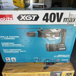 Makita 40V Max XGT Brushless Cordless 1-9/16 in. AVT Rotary Hammer Kit, AFT, AWS Capable (4.0Ah)