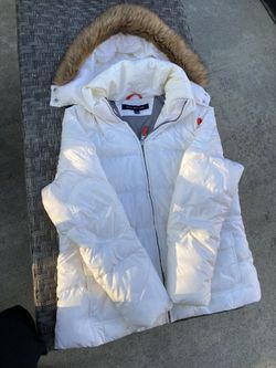 Woman’s /juniors Puffy White Jacket Size L