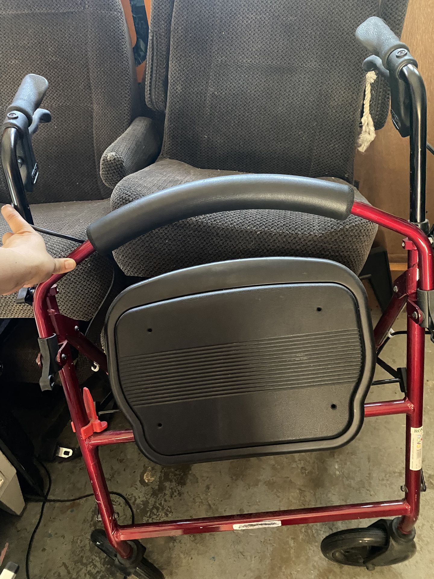 New Foldable Walker With Seat And Breaks