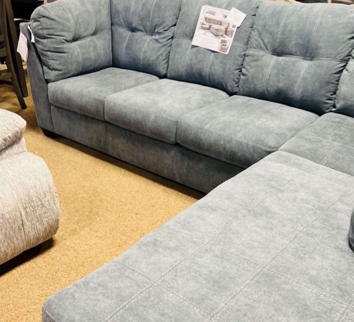 Stunning Cozy Chaise Sectional