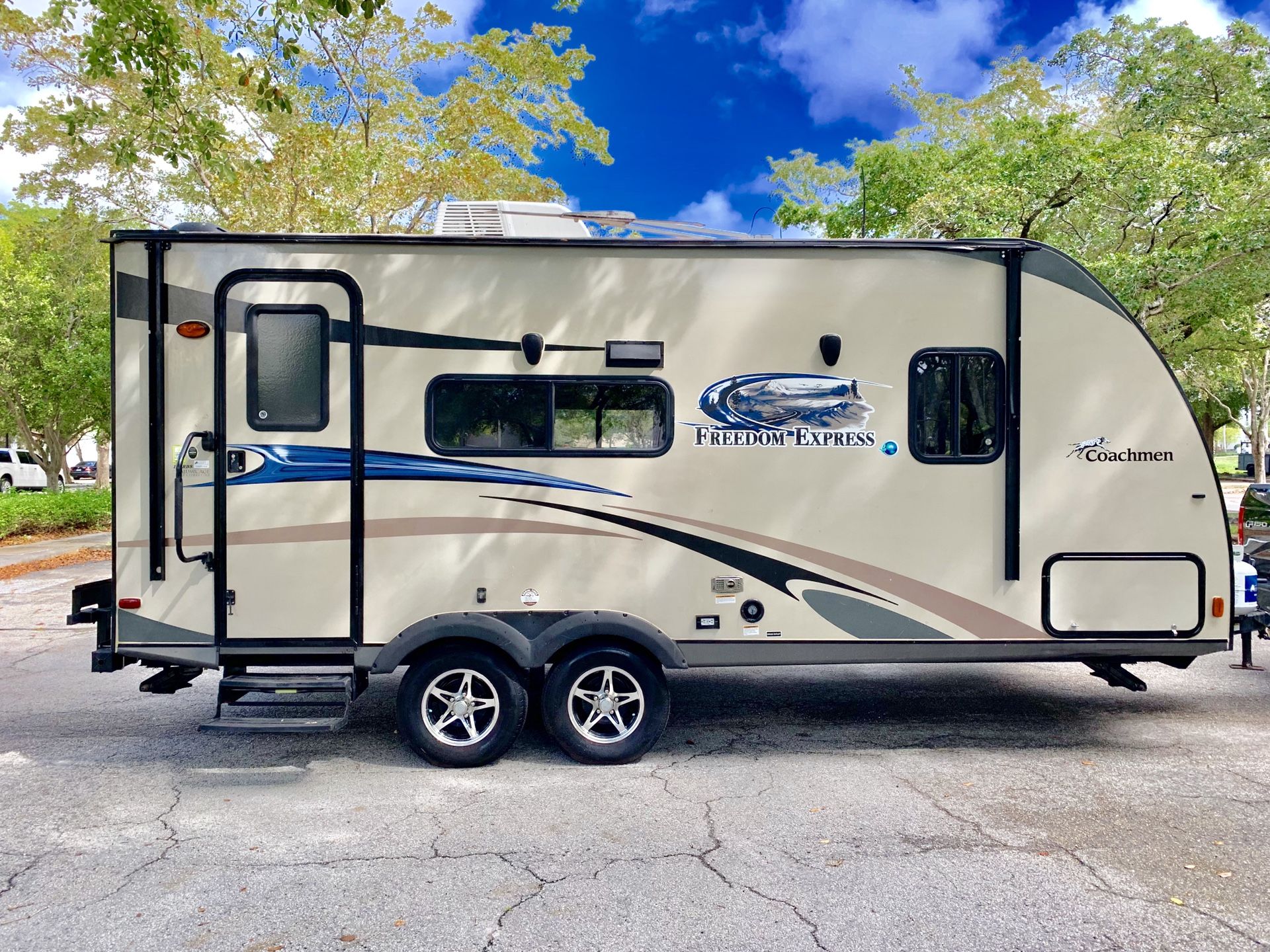 2014 20 foot Coachman travel trailer