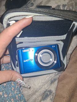 Sanyo 5X Zoom Compact Digital Camera Blue