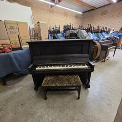 1917 Steinway,
Beautiful sound,
Free delivery & tuning INCLUDED!
(PRICE IS NEGOTIABLE)