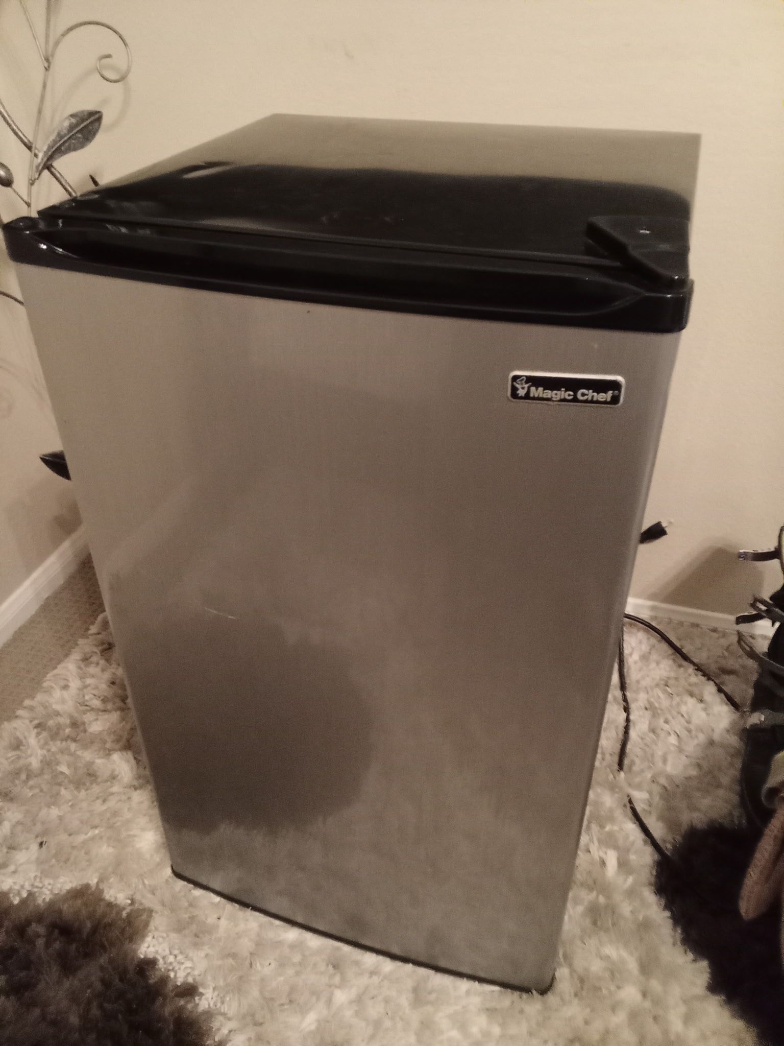 Mini Refrigerator Magic Chef