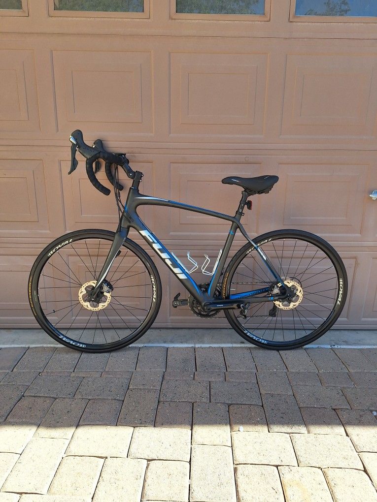 FUJI GRANFONDO TWO FULL CARBON 700 C ROAD BIKE HYDRAULIC DISK BRAKES
