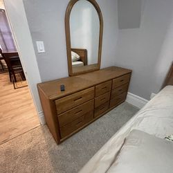 Queen Size Oak Bedroom Set With Mirror, Dresser, Desk, And Chair