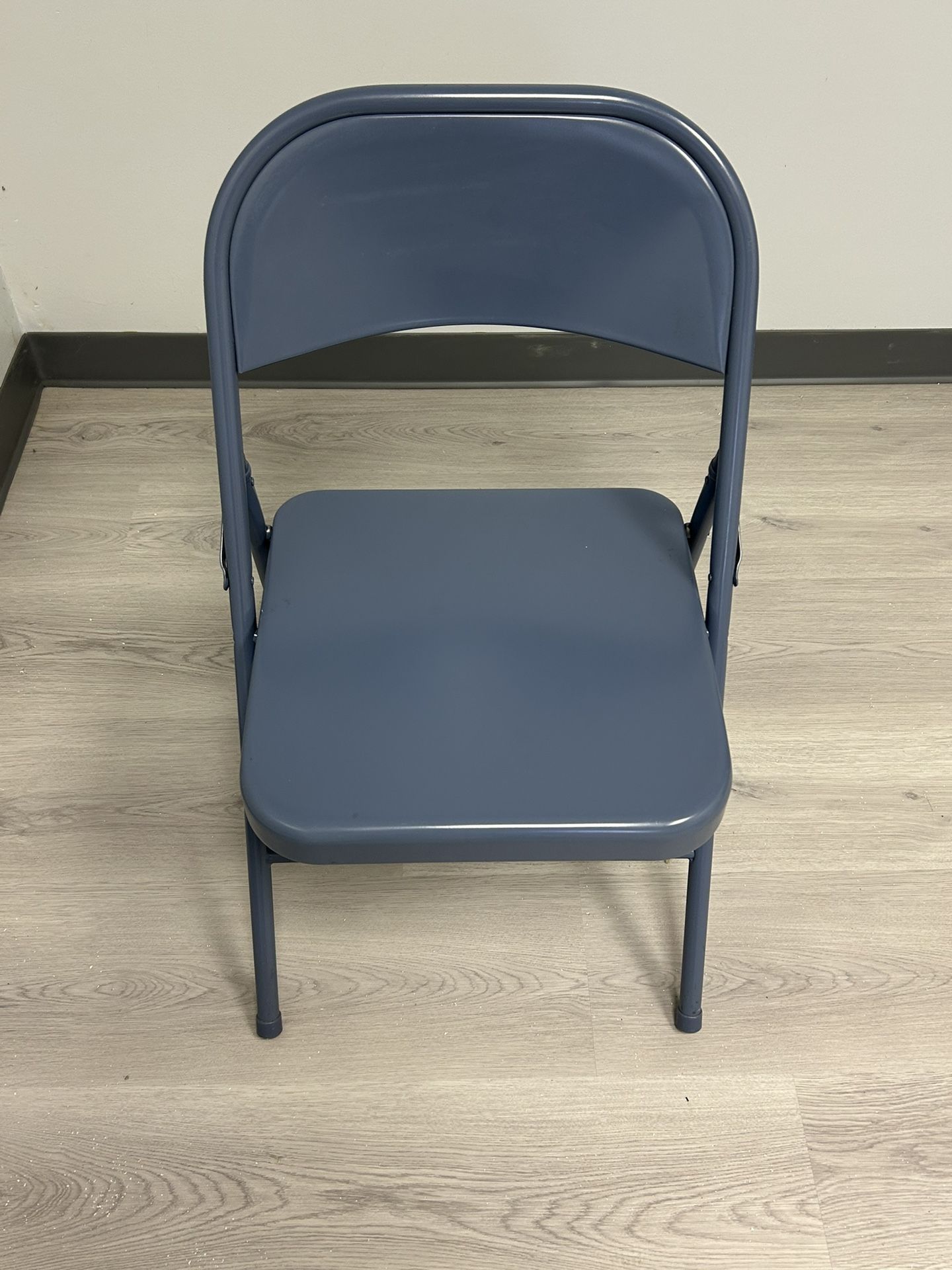 📣 For Sale: 17 Light Blue Metal Folding Chairs — Great Condition!