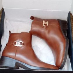 Size 6 Tommy Hilfiger women boots