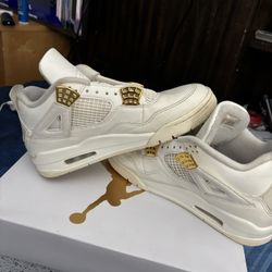 Jordan 4 metallic gold size 8 in men’s and in women’s 9/5