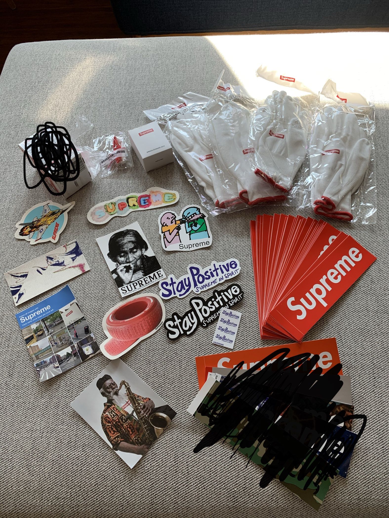 Supreme Sticker Box Logo Bogo Tee Gloves
