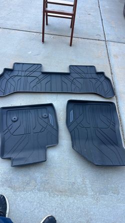 Floor mat for trail blazer