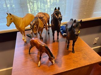 Vintage Breyer model horses (5)