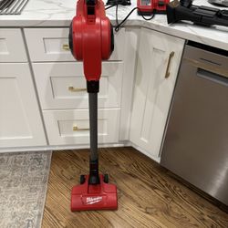 Milwaukee 0940-20 M18 FUEL Compact Vacuum With Charging station And Battery