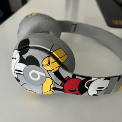Beats Solo3 Wireless Headphones - Mickey's 90th Anniversary Edition - Gray, No charger included