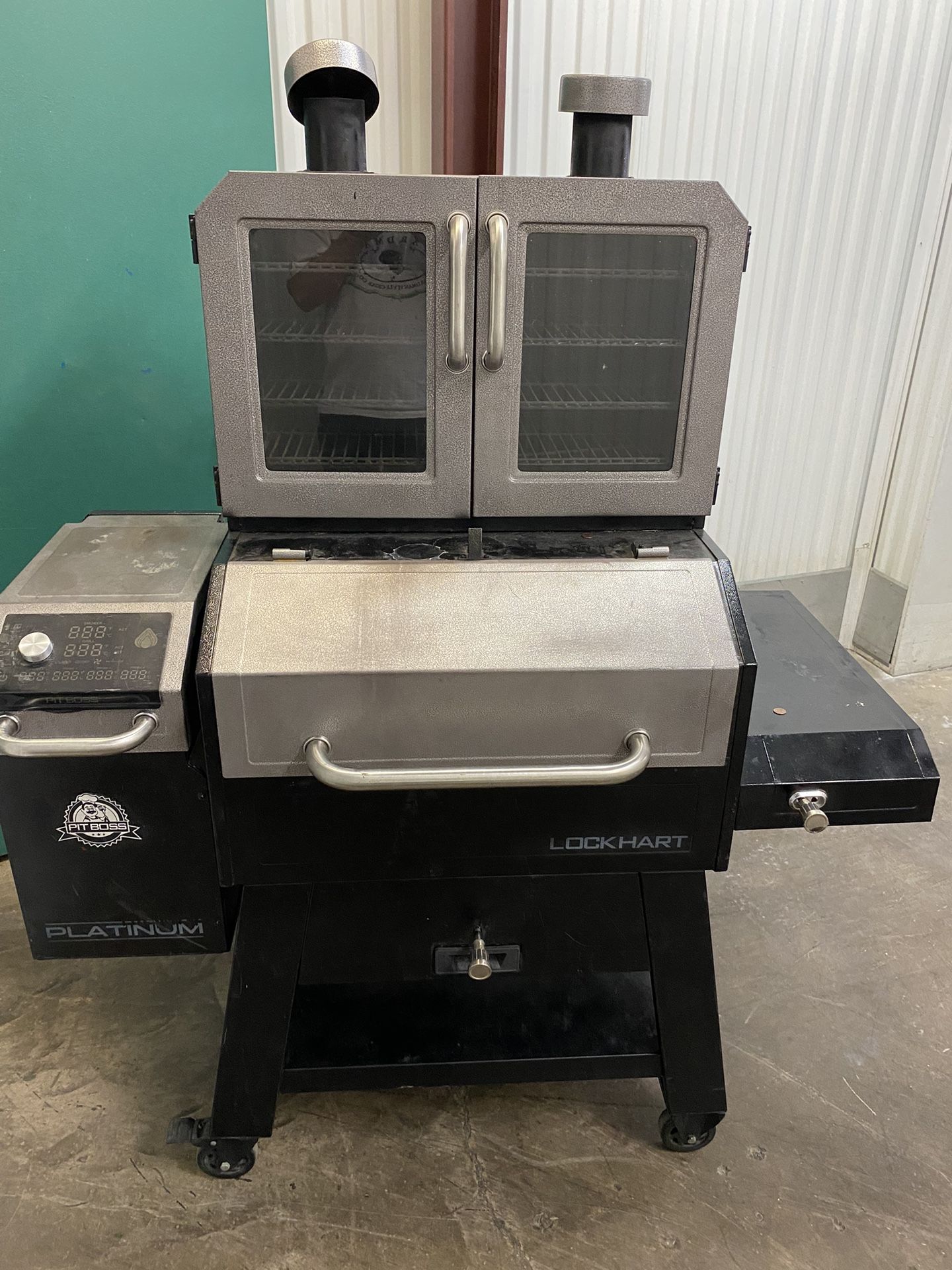 Pit Boss Lockhart Platinum Series, WiFi and Bluetooth Wood Pellet Grill and Smoker