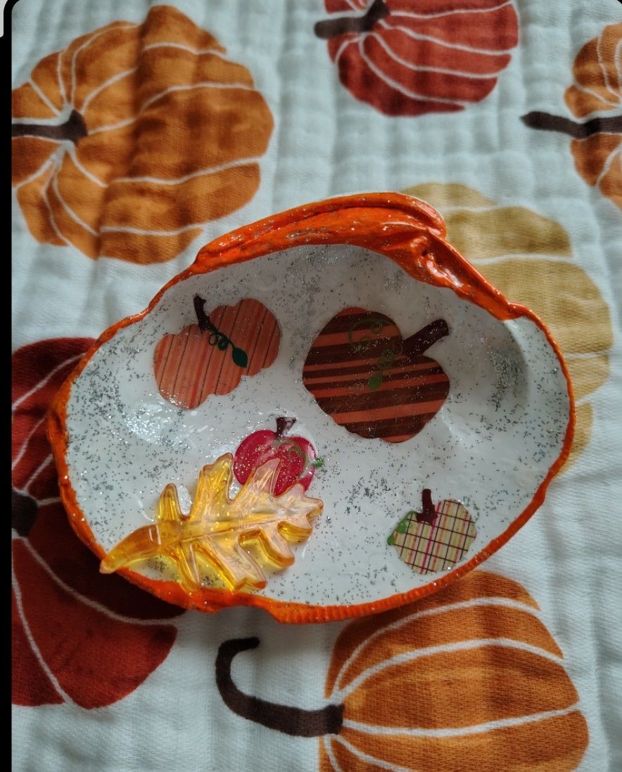 Pumpkin / fall decorated shell