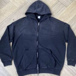 Black plain hoodie Medium