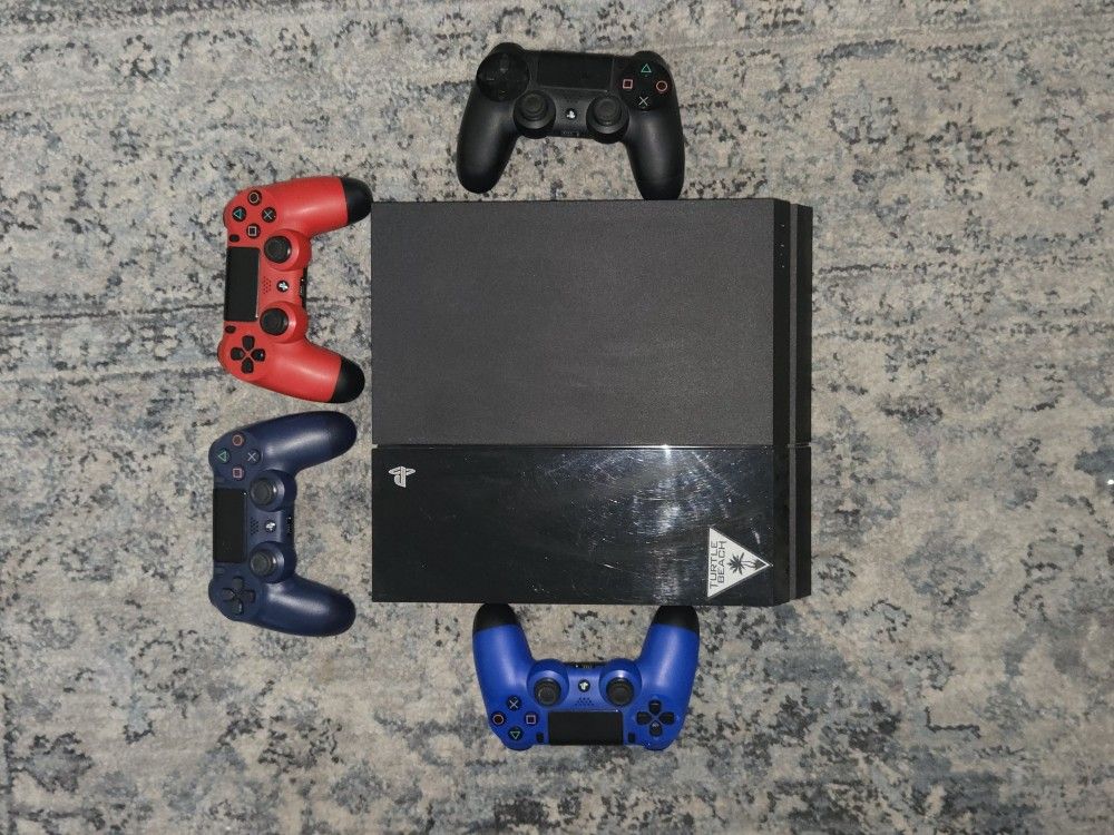 PS4 BUNDLE (4 CONTROLLERS + 12 GAMES)