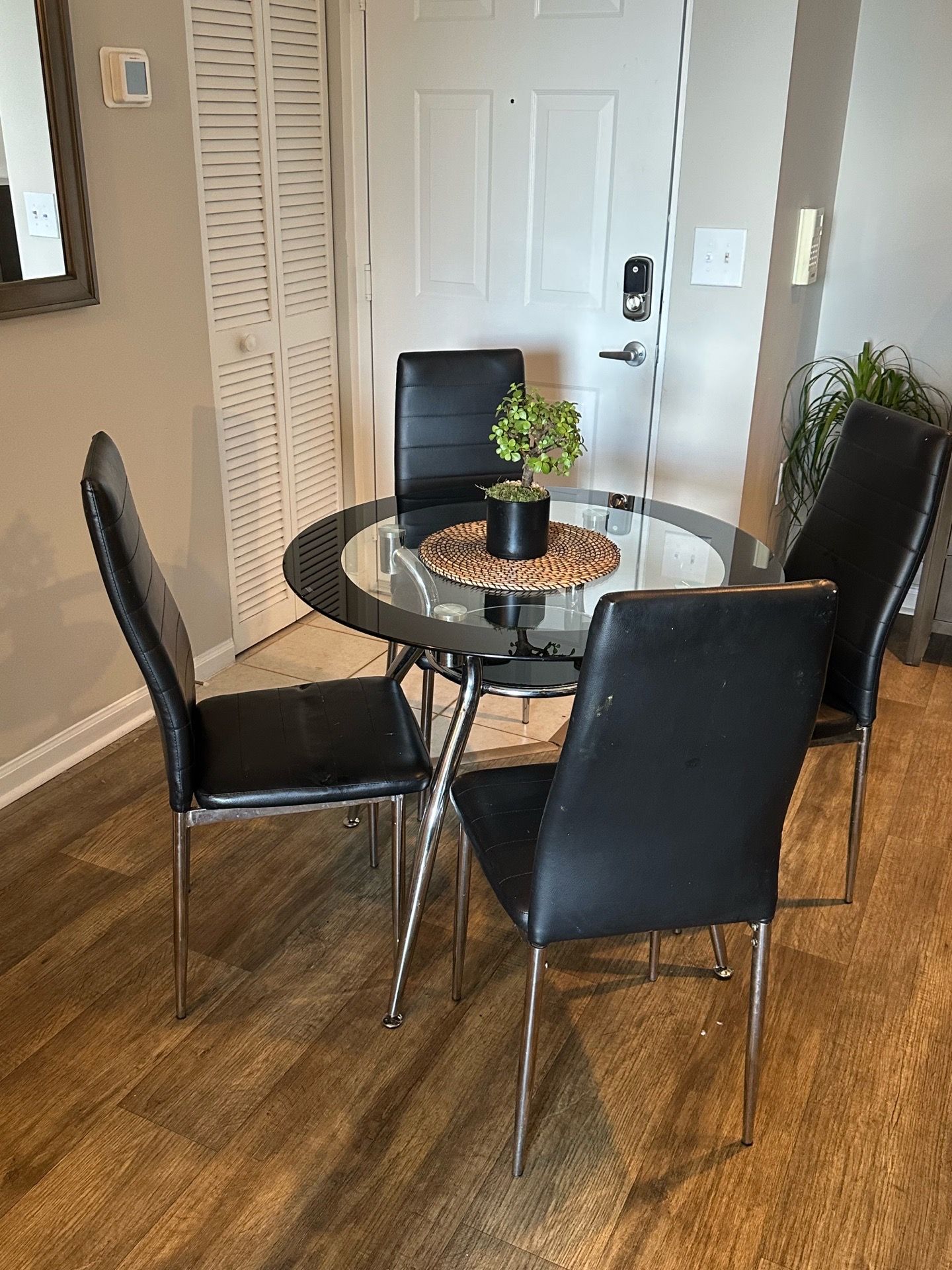 4 Seat round Dinning Set