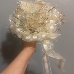 Sweet Sixteen Bouquet White And Gold 