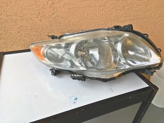 Headlight Toyota Corolla 2009 left Side