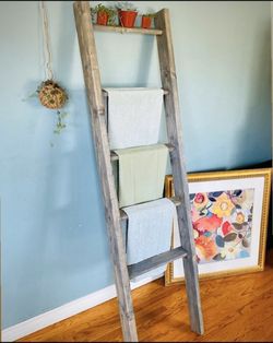 Rustic Blanket Ladder