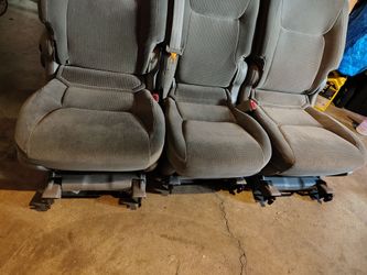2nd Row 3 Seats -Middle SEAT- Toyota VAN  sienna