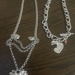 Bonitos Collares GUESS. $20 Cada Uno