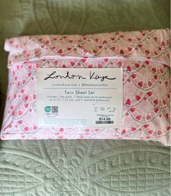 Like New! Twin Bedding Set