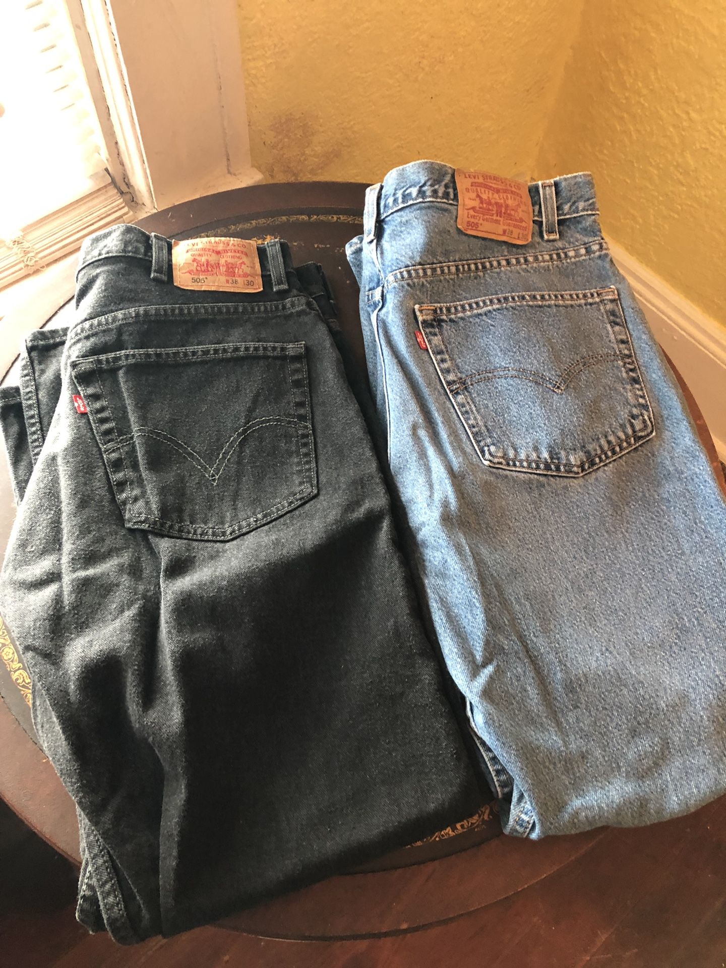 Men’s Levi’s 38 x 30 / Black & Blue Jeans