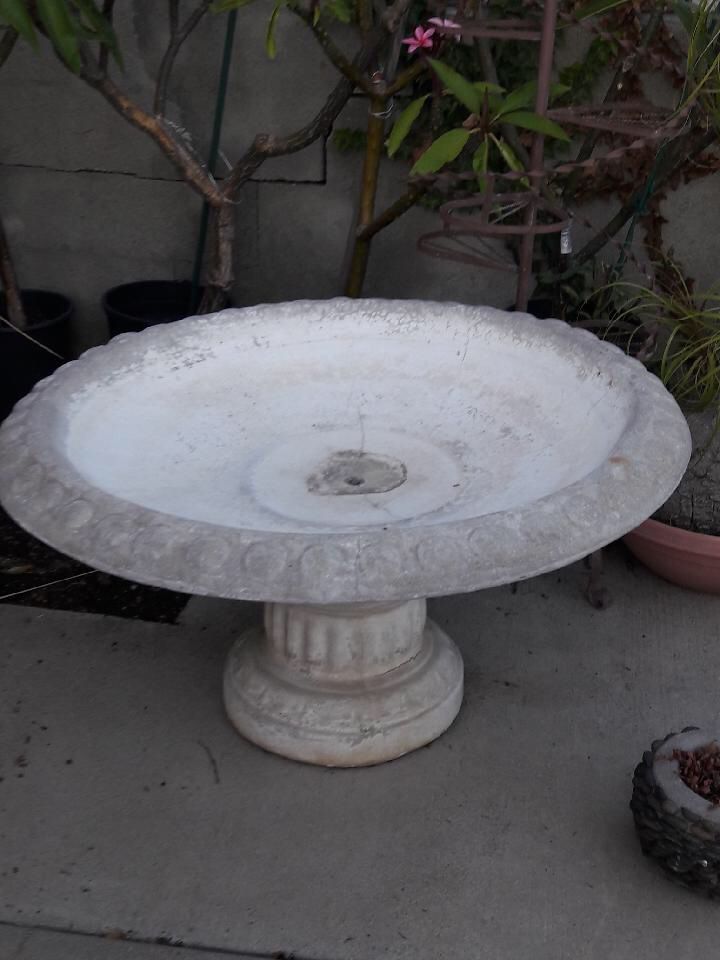 One tier fountain stand