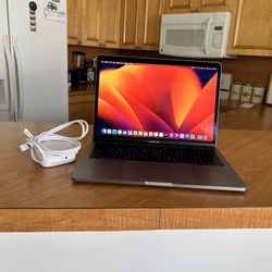 MacBook Pro (13-inch 16 gb ram , Two Thunderbolt 3 ports)