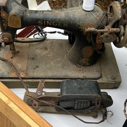 Singer Sewing Machine 