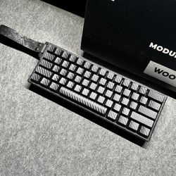 Fully modified wooting GH60 full carbon fiber package theme style