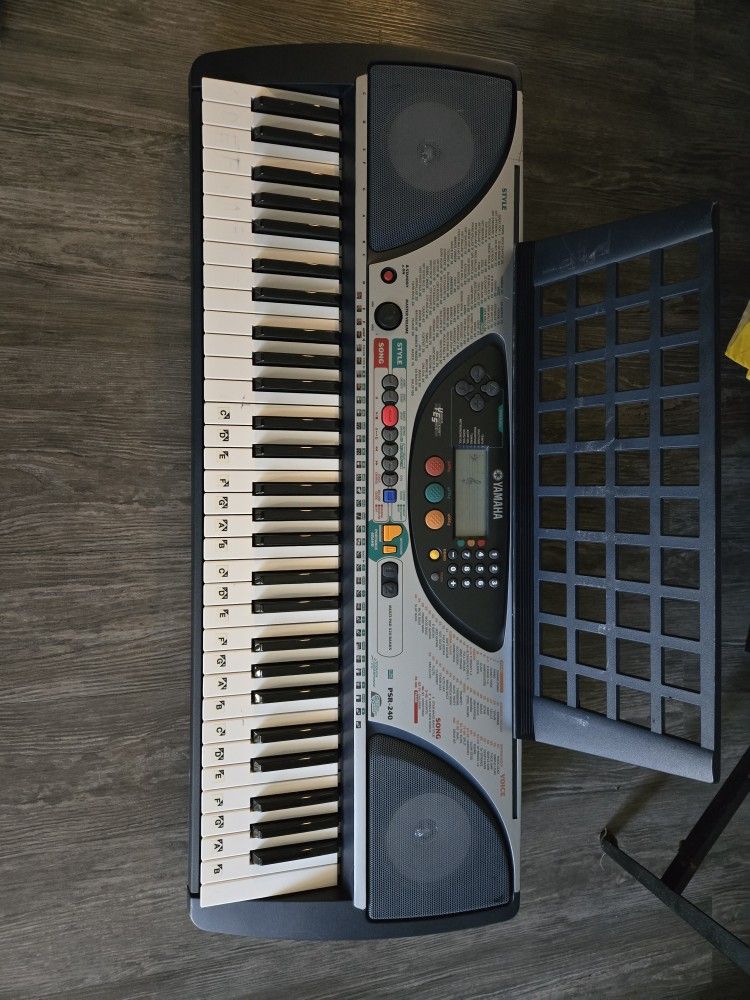 YAMAHA PSR-240 Portable Grand Piano