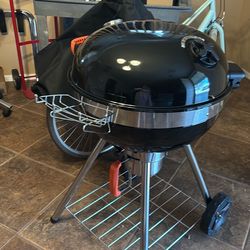 New Charcoal kettle Grill w/ Cover